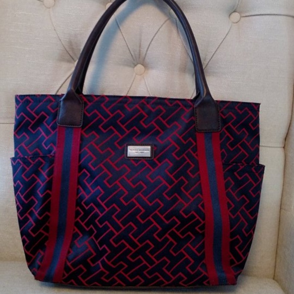 Tommy Hilfiger Tote in excellent condition